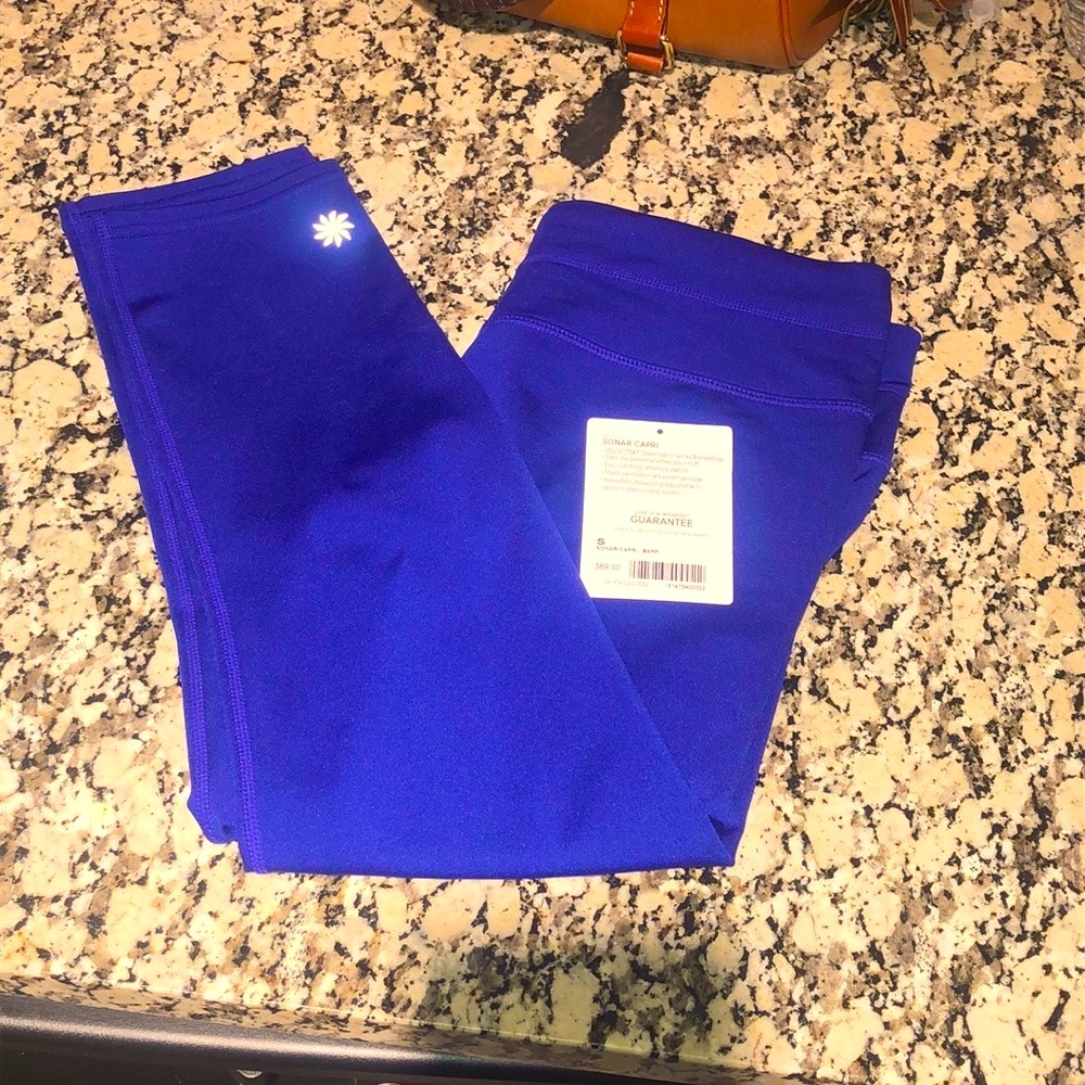 ATHLETA SONAR CROPS